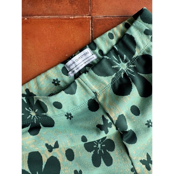 Sz XS Urban Outfitters Bryn Groovy Floral Pull-On Flare Pant Seafoam Green GUC - Picture 6 of 6